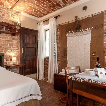 Le Di Borgo Casa Scaparone منزل ريفي *