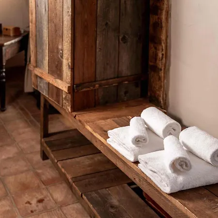 منزل ريفي Le Di Borgo Casa Scaparone Biglini