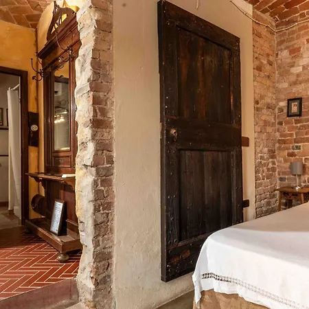 منزل ريفي Le Di Borgo Casa Scaparone