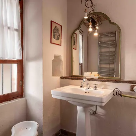 Le Di Borgo Casa Scaparone * Biglini